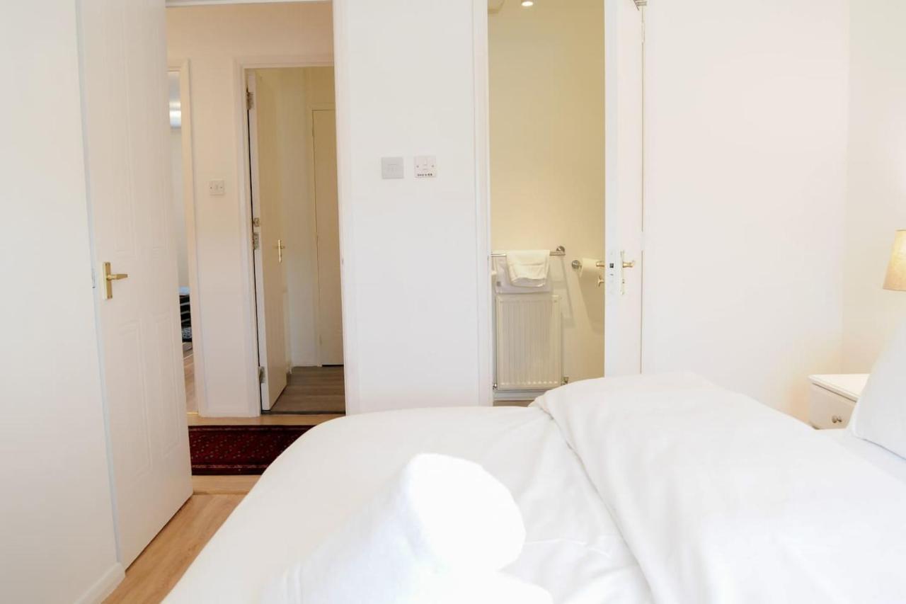 Peaceful And Quiet Apartment In A Bustling City Edinburgh Exterior photo